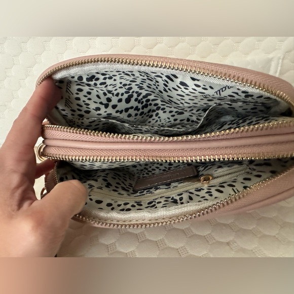 New Mali + Lili Ava Vegan Leather Quilted Crossbody in Mauve - Picture 12 of 13